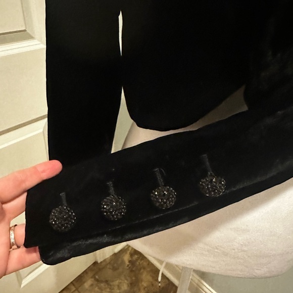 Bolero jacket. Black velvet, decorative buttons on sleeve, stand collar. Sz M. - Picture 3 of 9